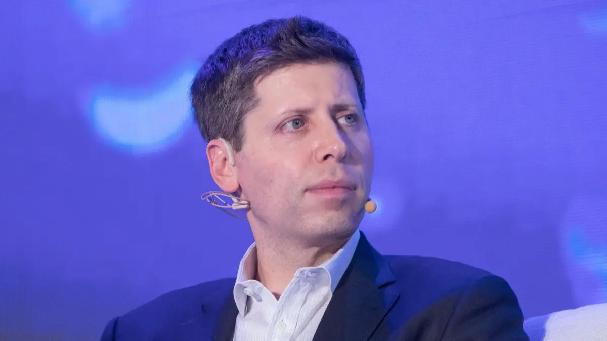 Sam Altman korrigiert Warnung vor KI-bedingtem Stellenabbau